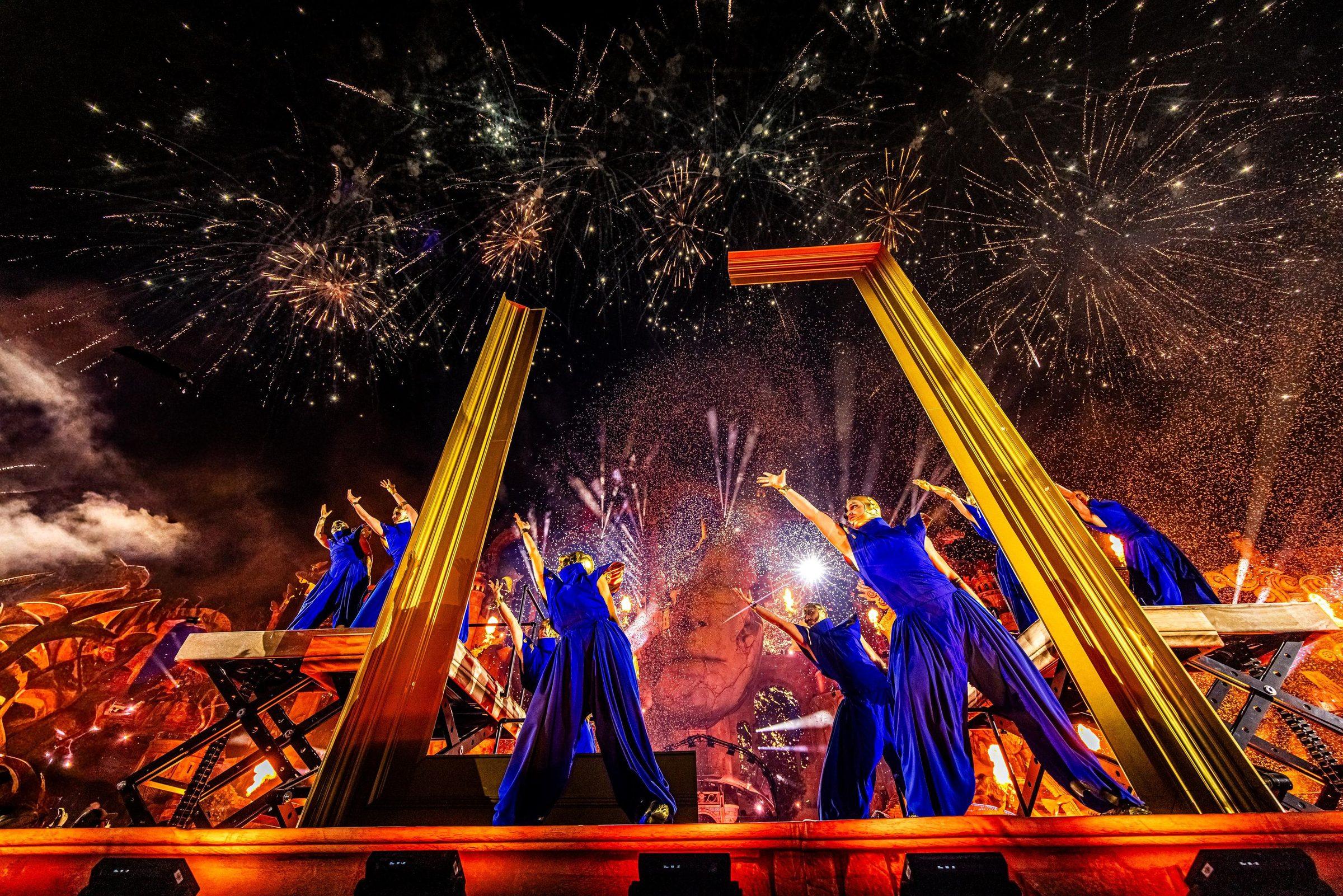 Performers no Mainstage sob fogos, Tomorrowland 2026
